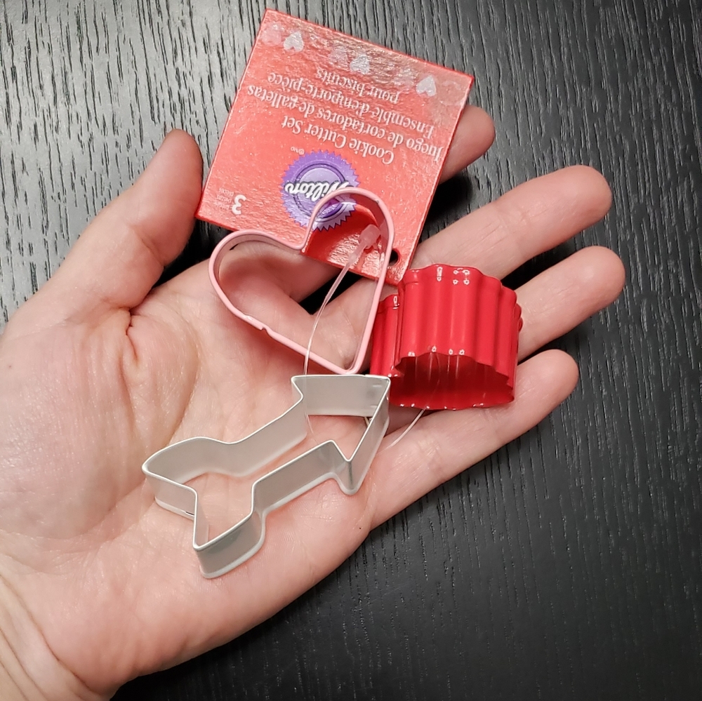 12 sets Wilton Mini Cookie cutters - Picture 3 of 3